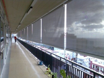 Estores exteriores  fabricados e instalados por Toldos Vistabella en Tenerife - Islas Canarias