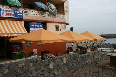 Parasoles fabricados e instalados por Toldos Vistabella en Tenerife - Islas Canarias